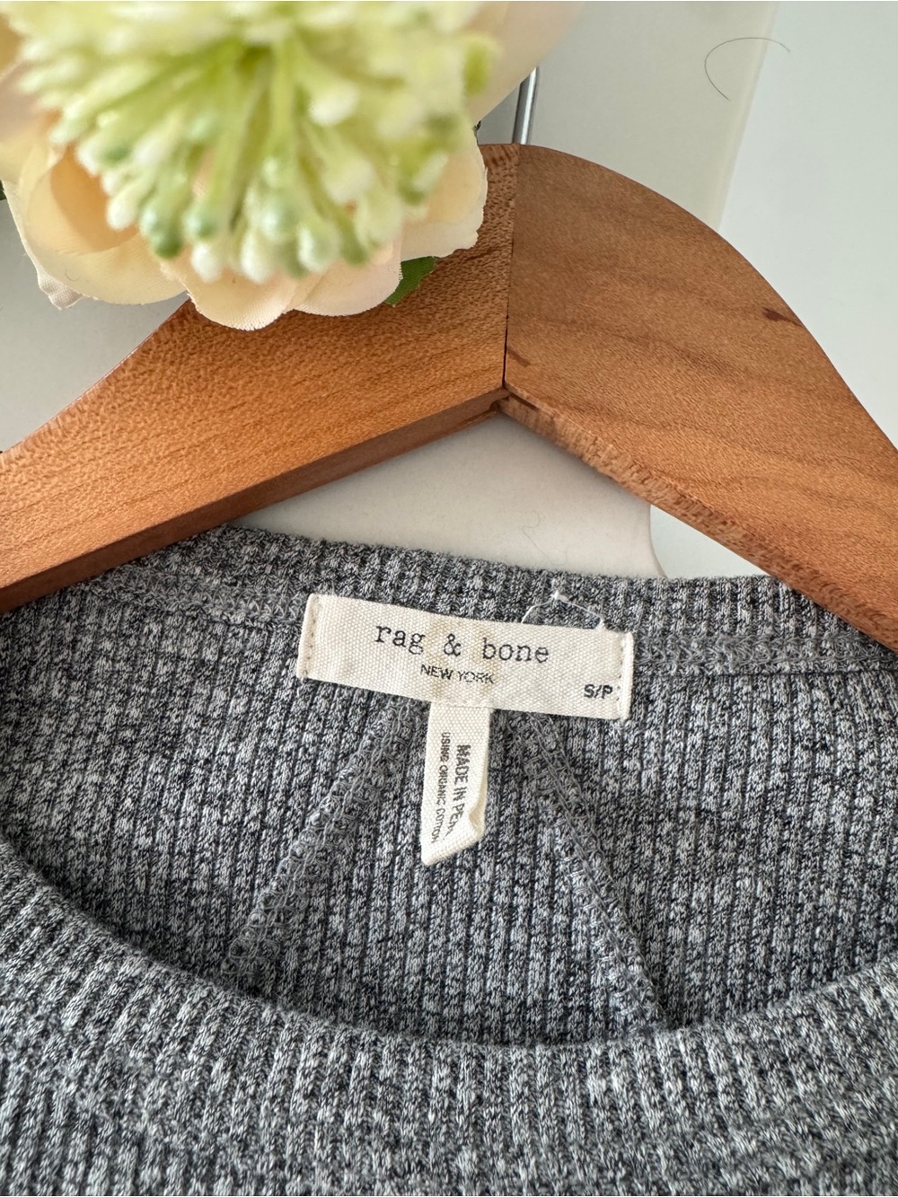 RAG & BONE
ESSENTIAL LONG SLEEVE T-SHIRT - GRAY
$165.00 size S small Gently used - Picture 7 of 11